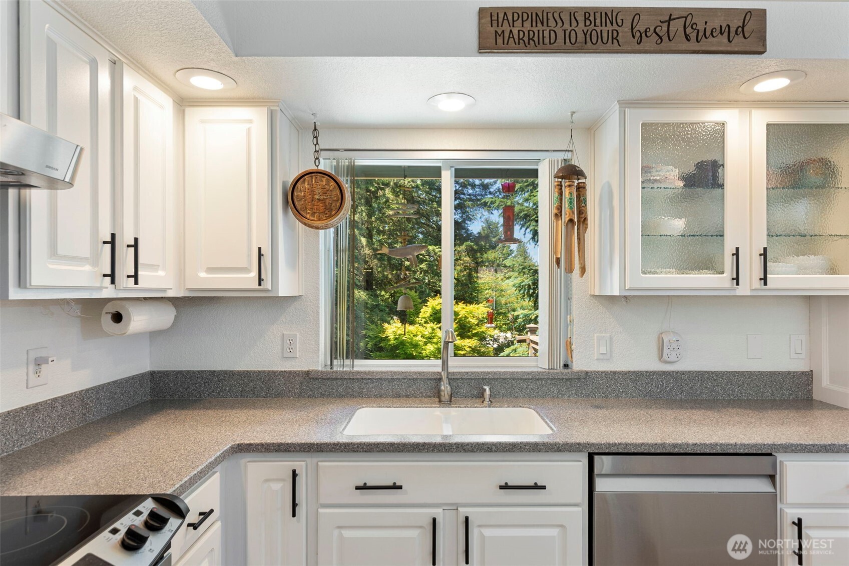 141 Ne Mahonia Drive Property Photo 11