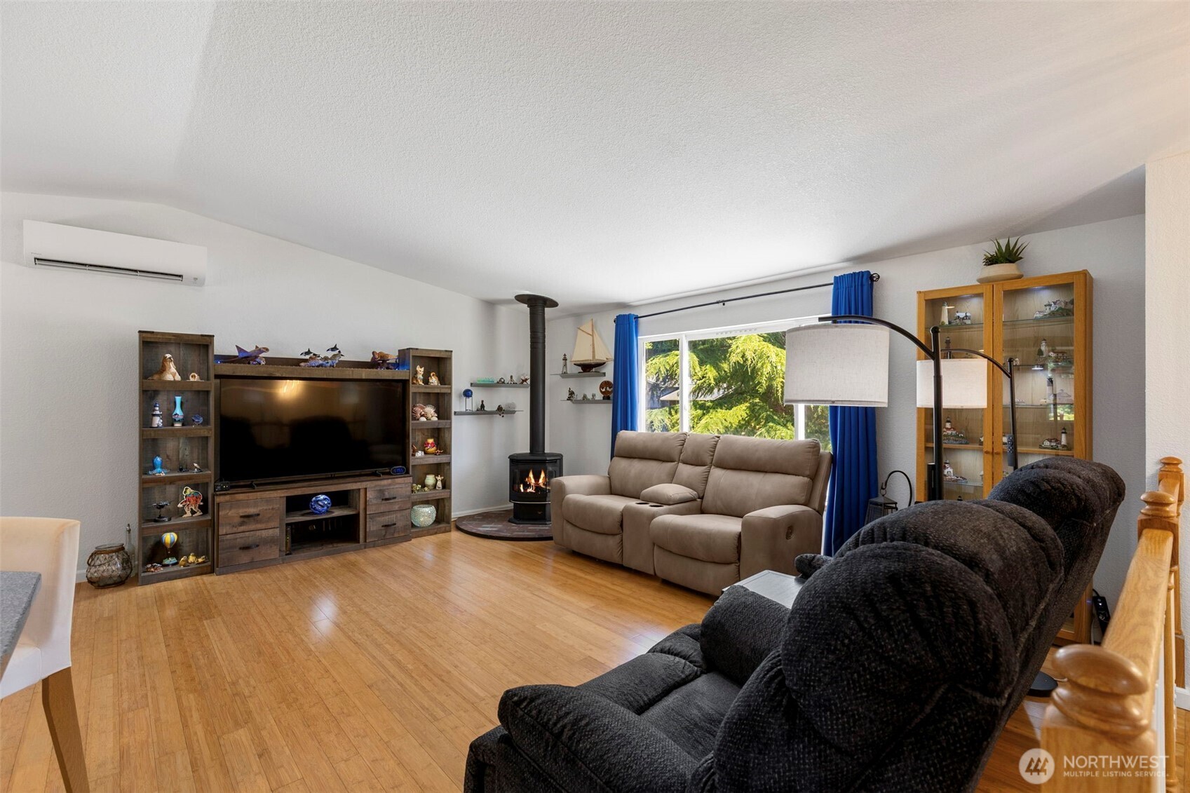 141 Ne Mahonia Drive Property Photo 12