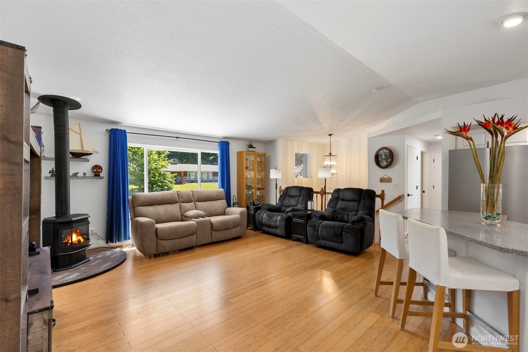 141 Ne Mahonia Drive Property Photo 13