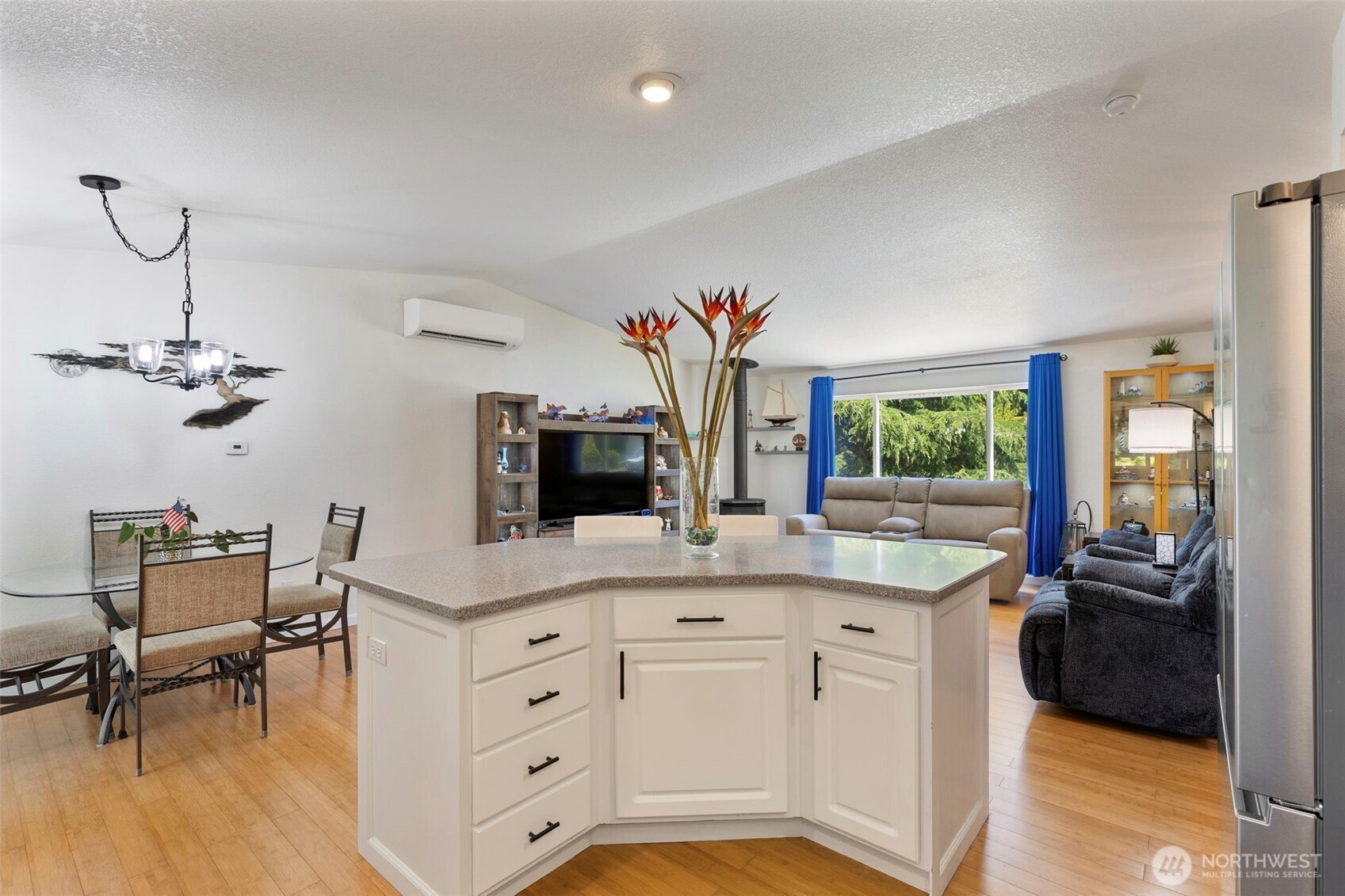 141 Ne Mahonia Drive Property Photo 14