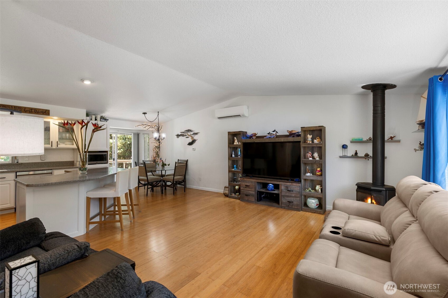 141 Ne Mahonia Drive Property Photo 16