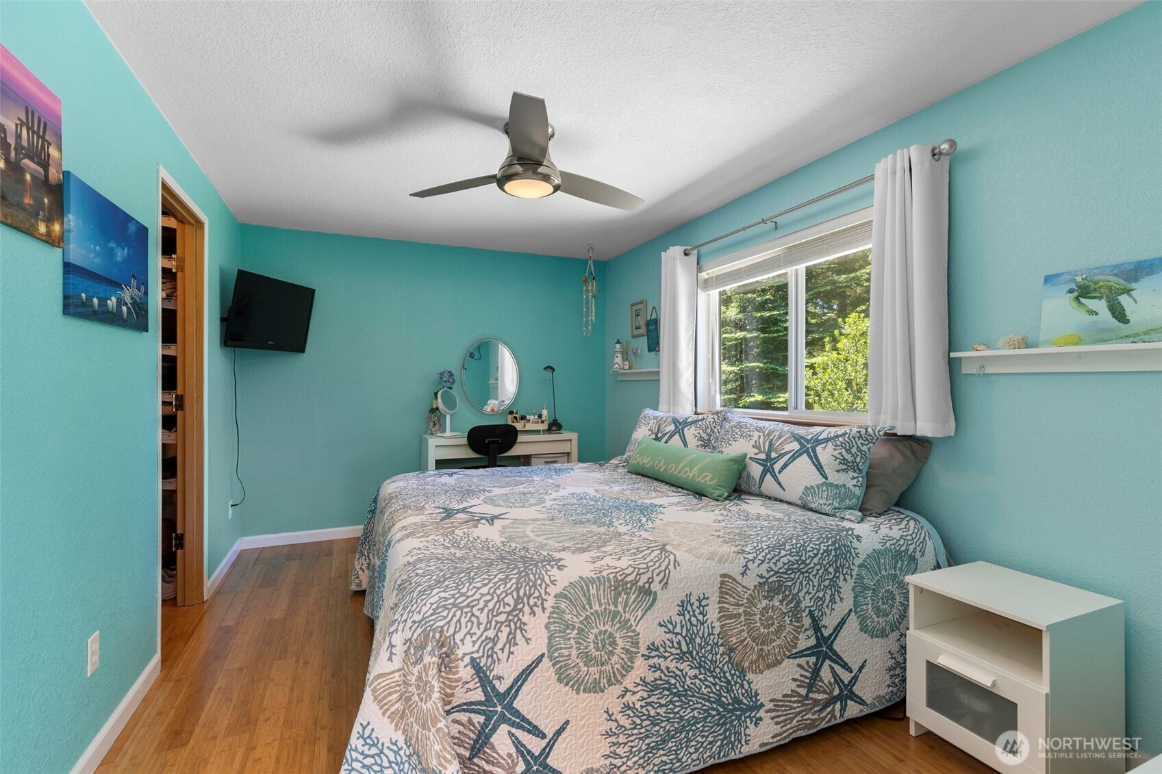 141 Ne Mahonia Drive Property Photo 17