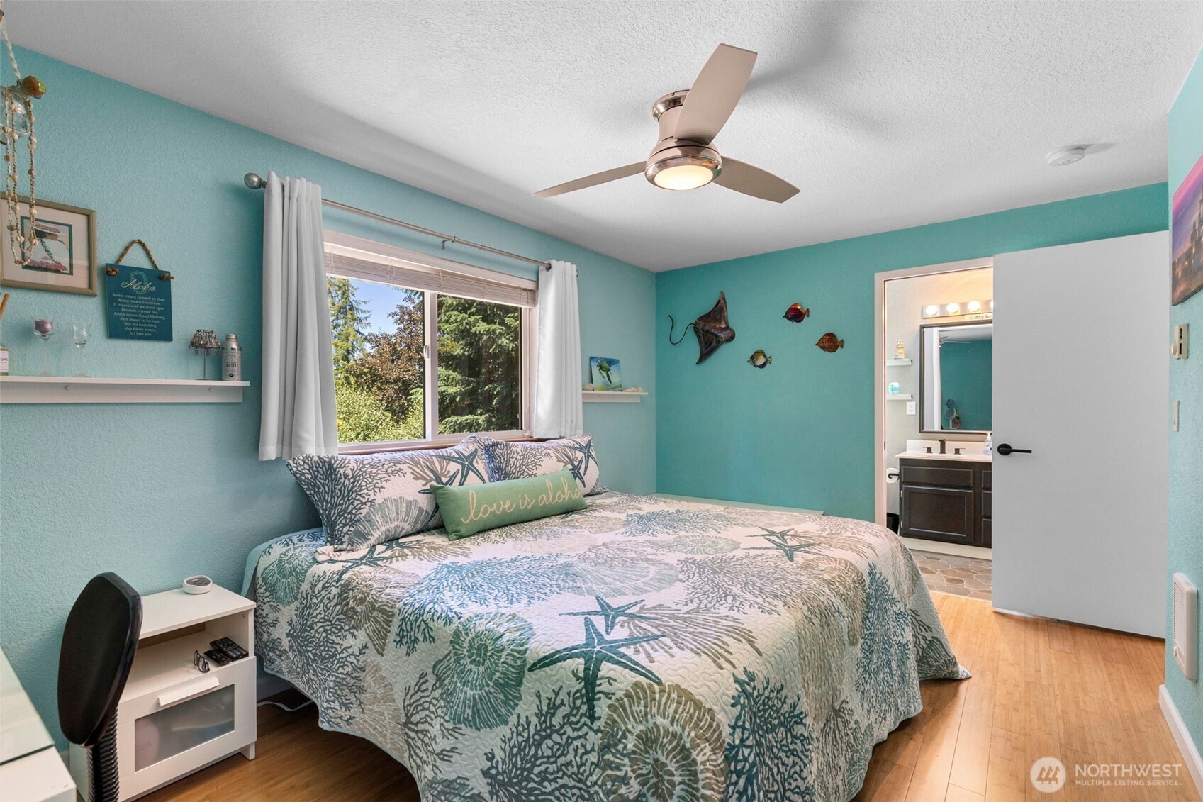 141 Ne Mahonia Drive Property Photo 18