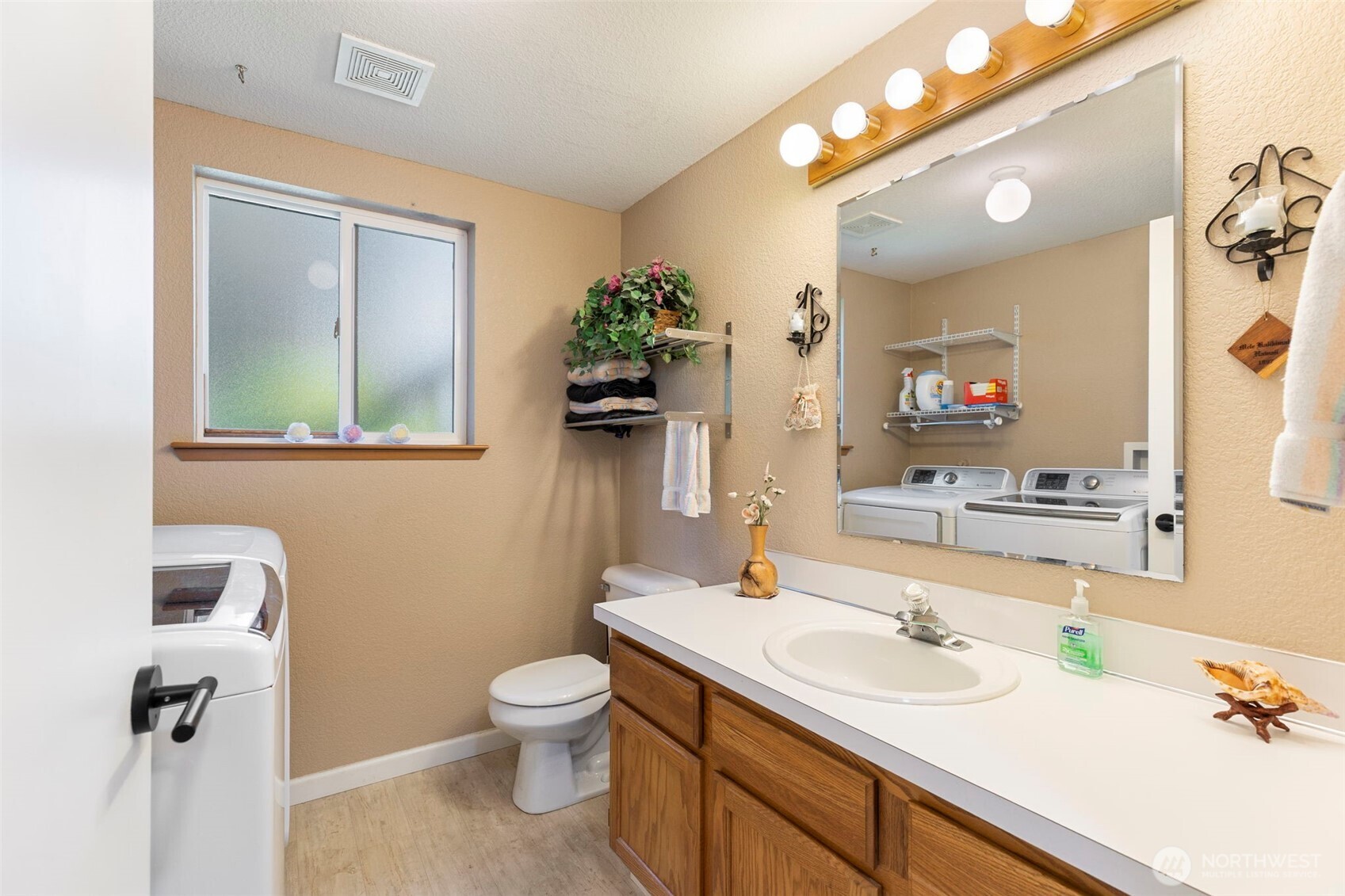141 Ne Mahonia Drive Property Photo 27