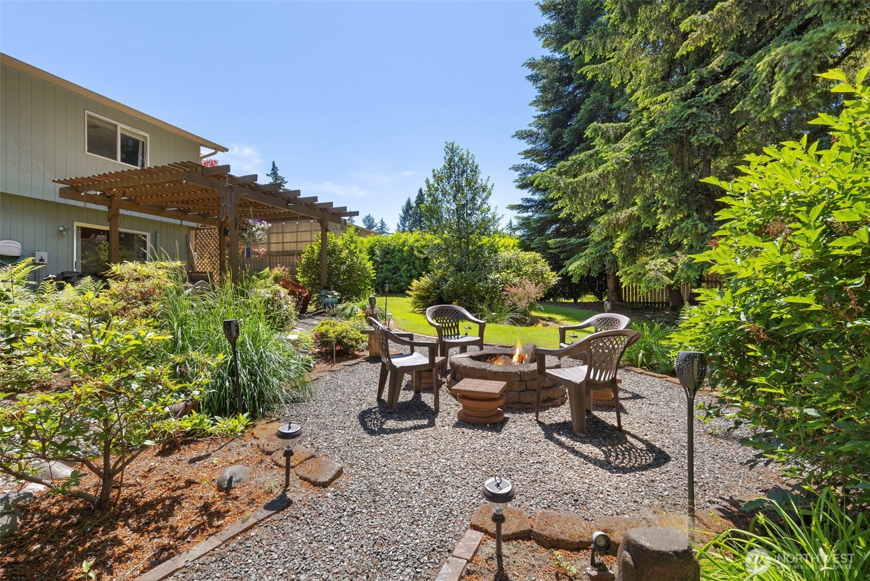 141 Ne Mahonia Drive Property Photo 32