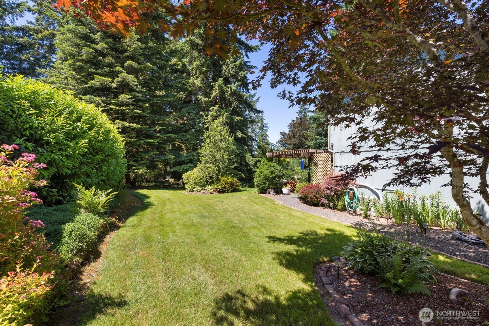 141 Ne Mahonia Drive Property Photo 35