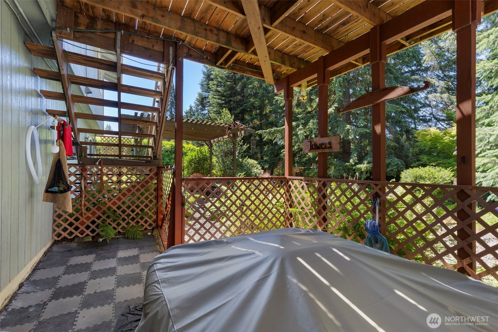 141 Ne Mahonia Drive Property Photo 37