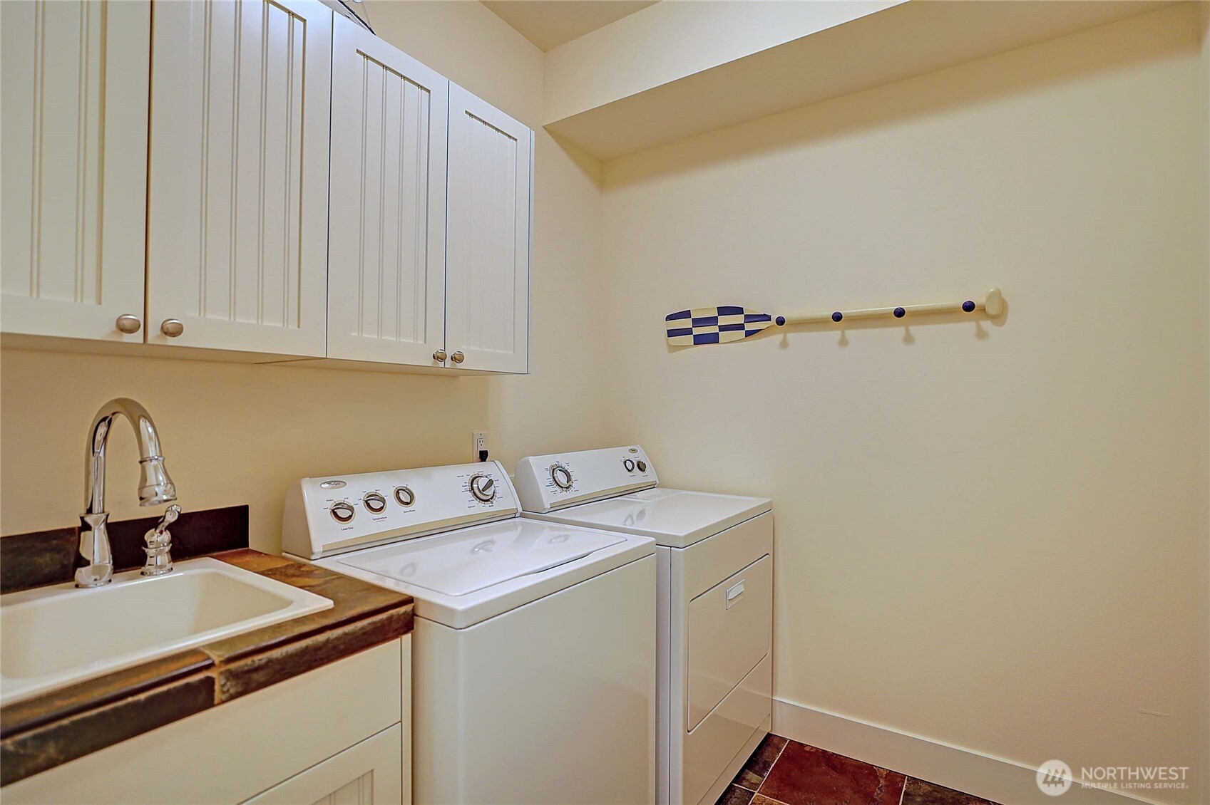1095 Essex Street 2 Property Photo 26