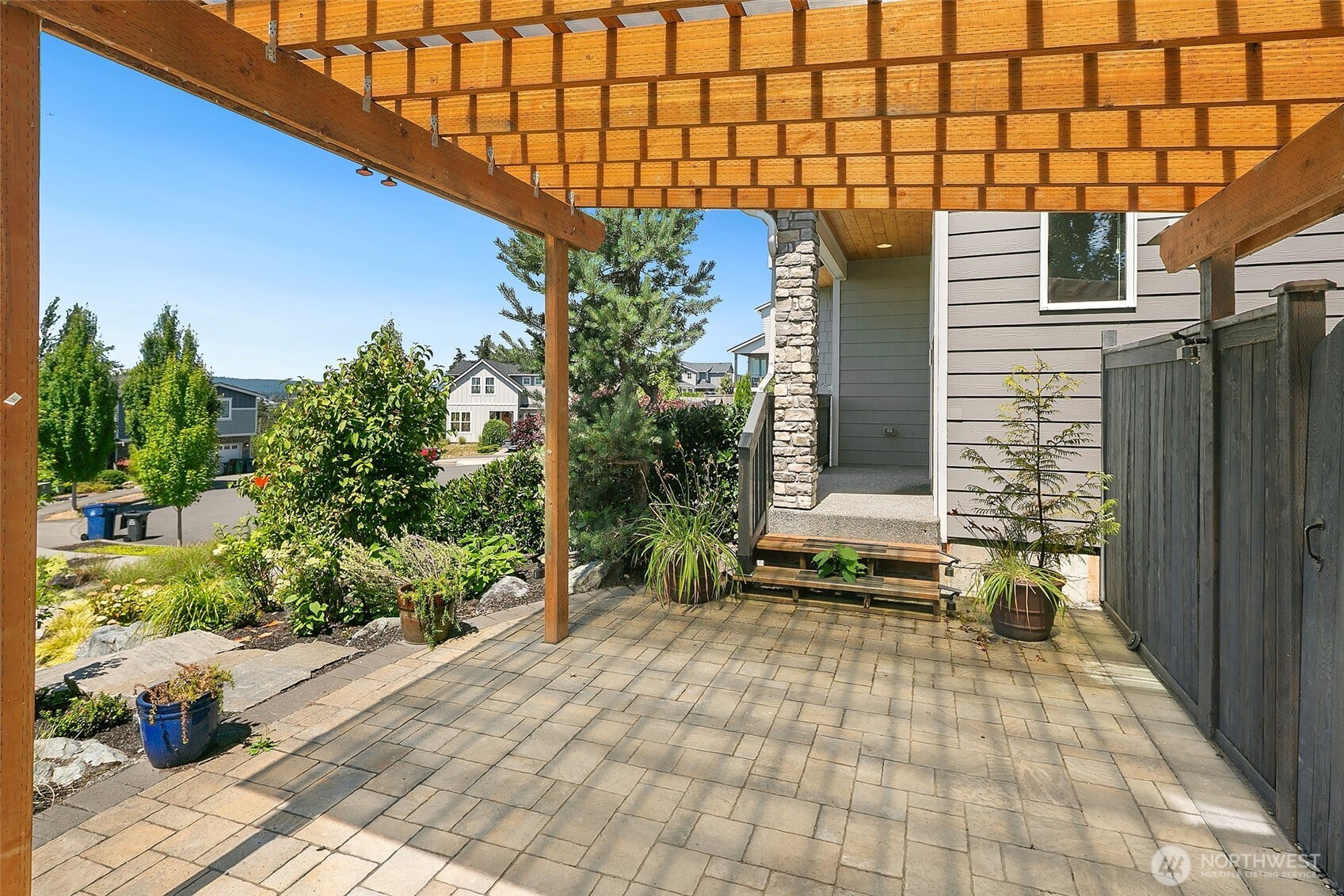 6028 37th Place Property Photo 5