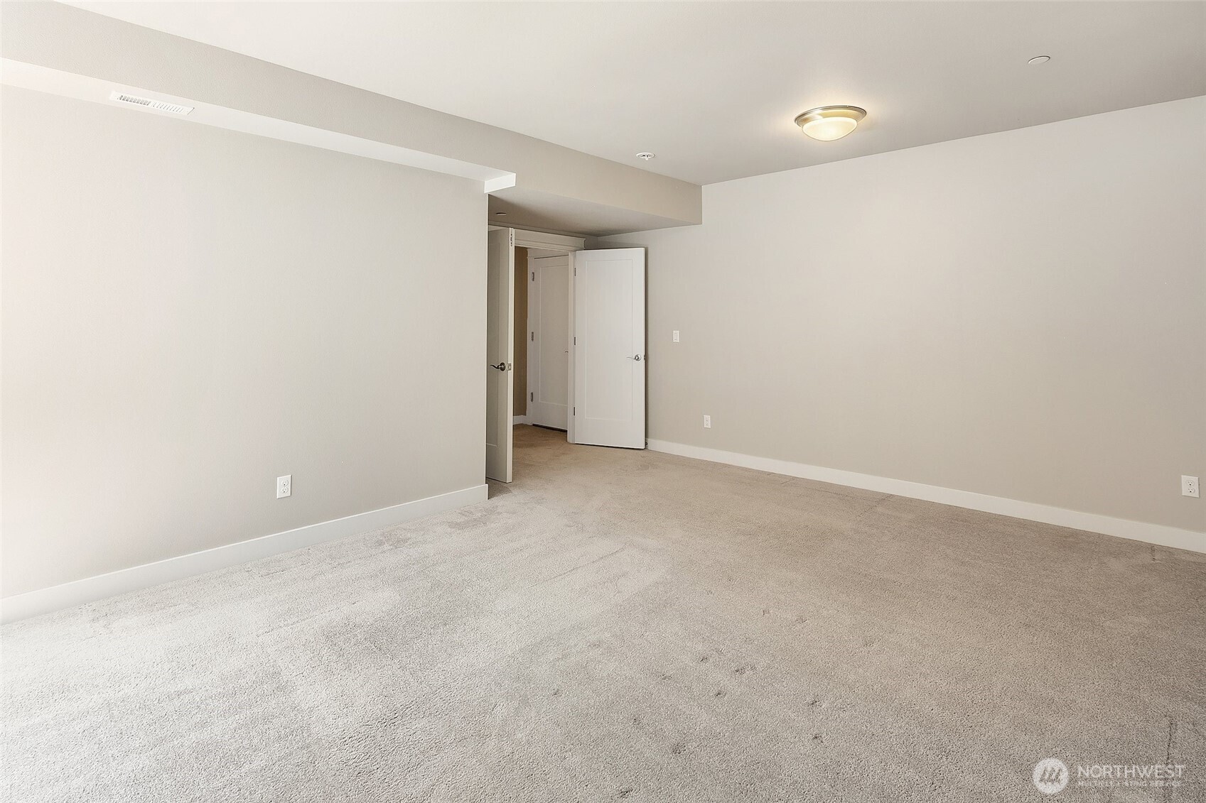 6028 37th Place Property Photo 32