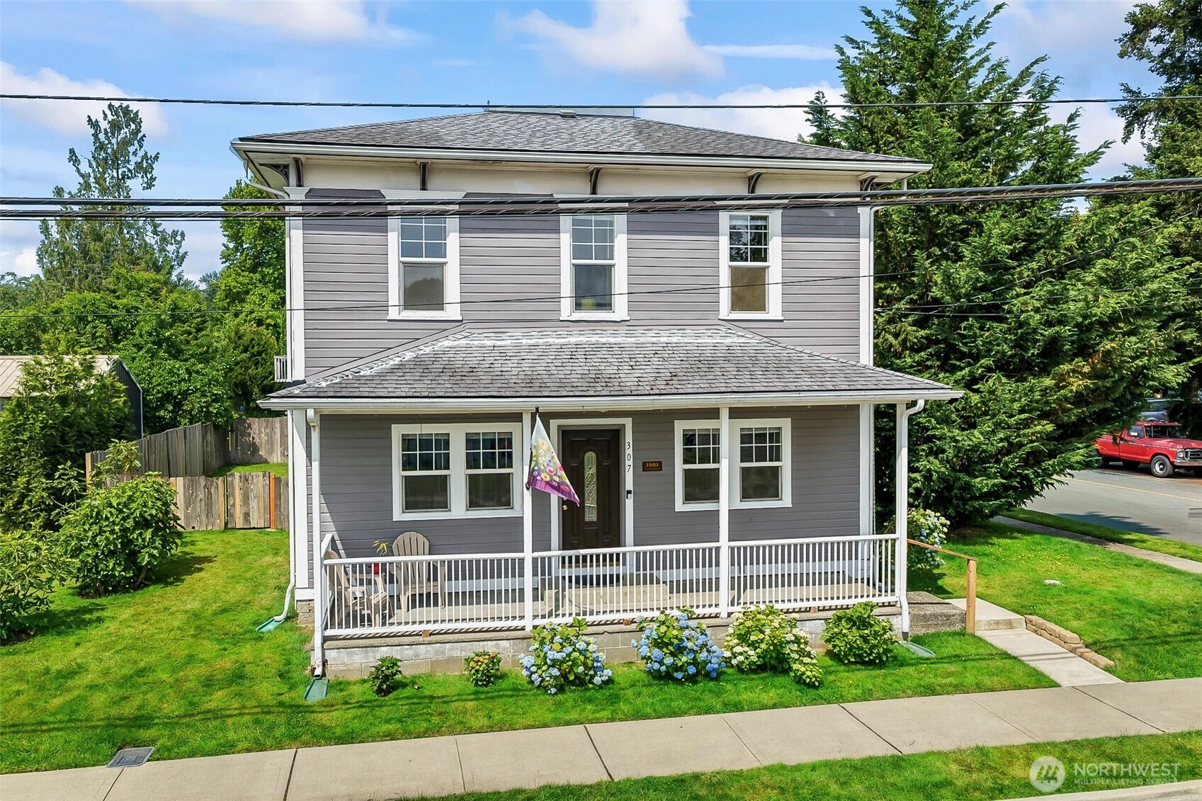 307 3rd Street Property Photo 1