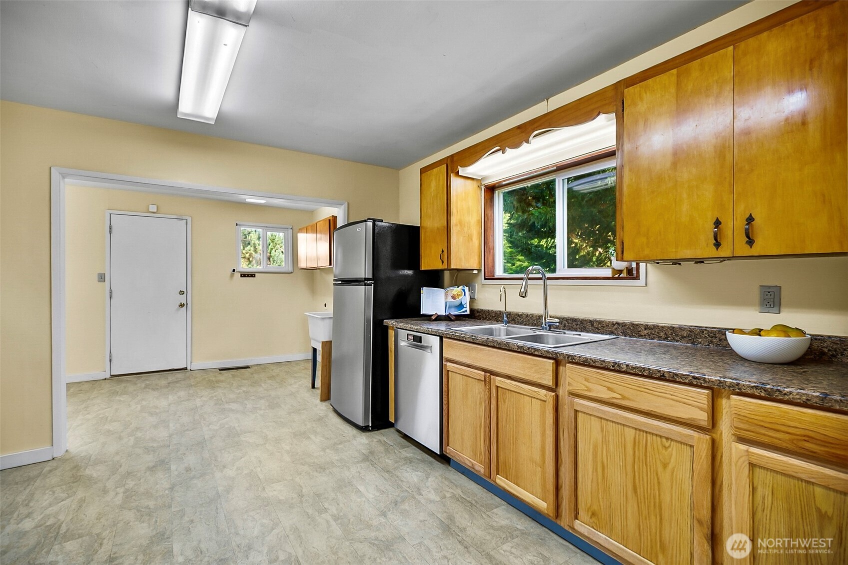 307 3rd Street Property Photo 12