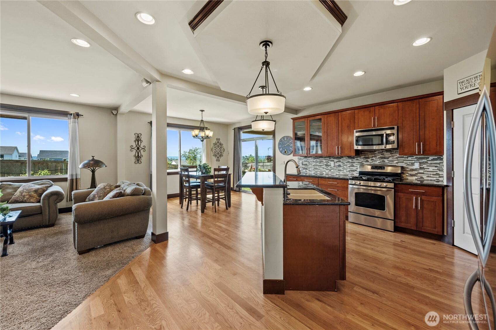 6916 37th Place Property Photo 4