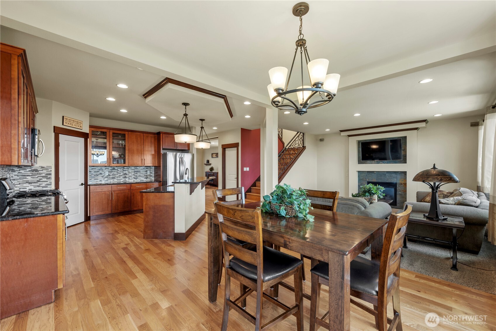 6916 37th Place Property Photo 8
