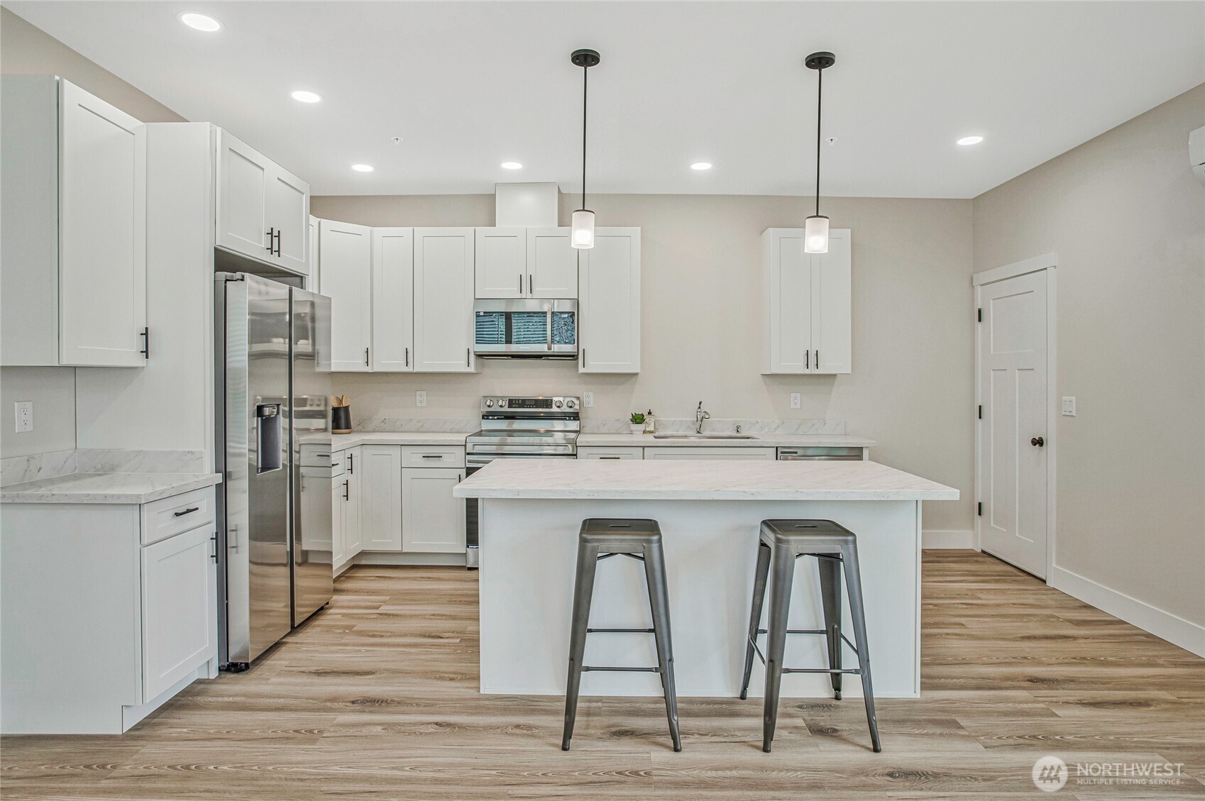 1402 E 51st Street Property Photo 2