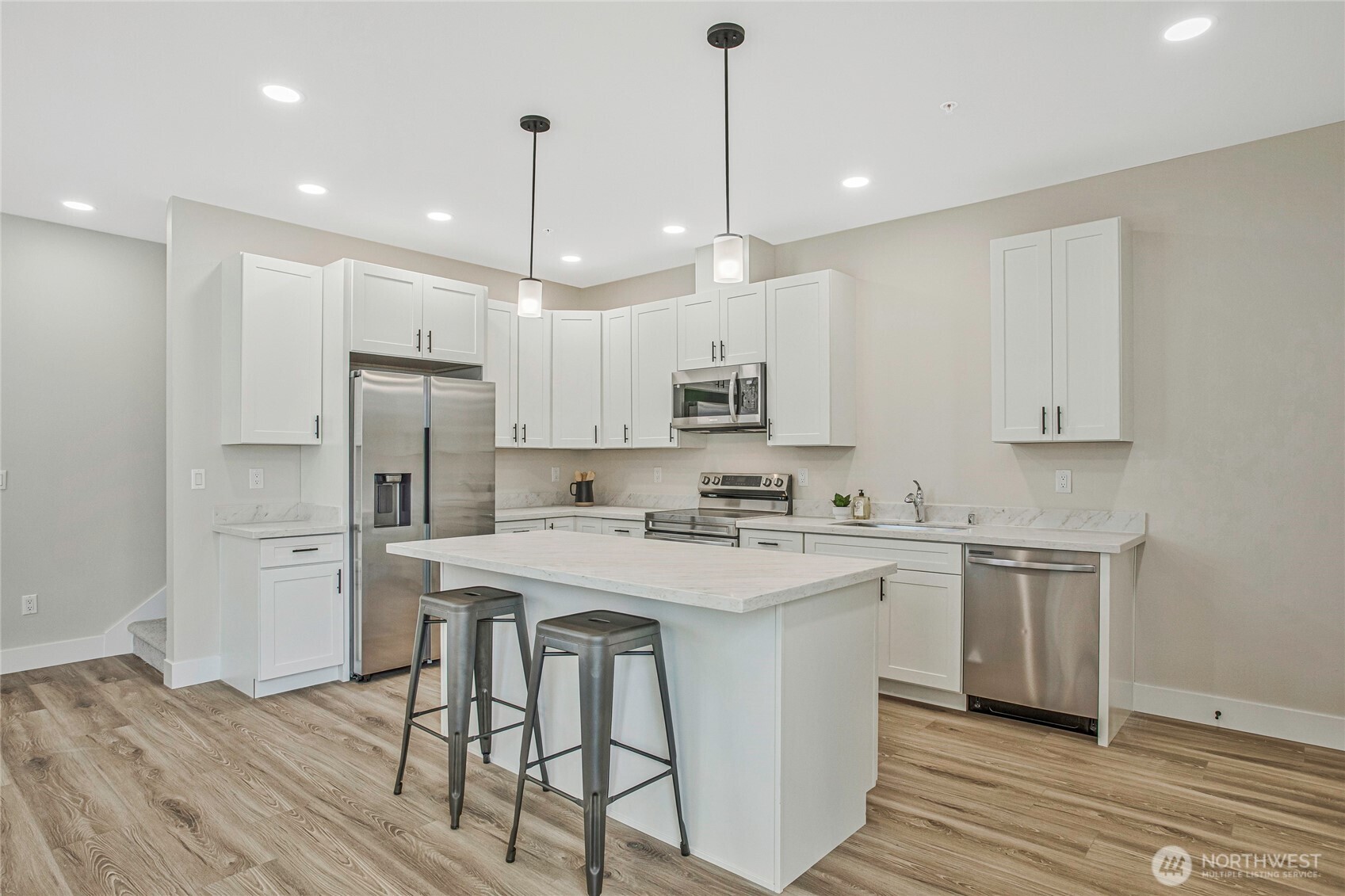 1402 E 51st Street Property Photo 4