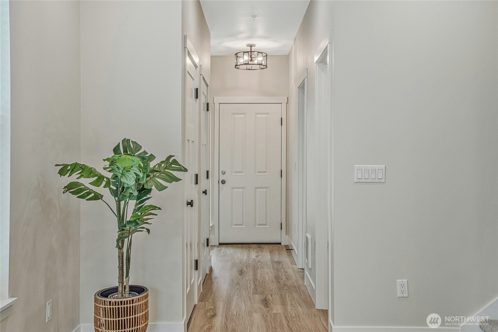 1402 E 51st Street Property Photo 8