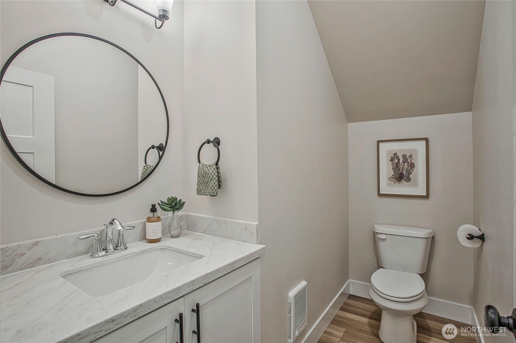1402 E 51st Street Property Photo 9