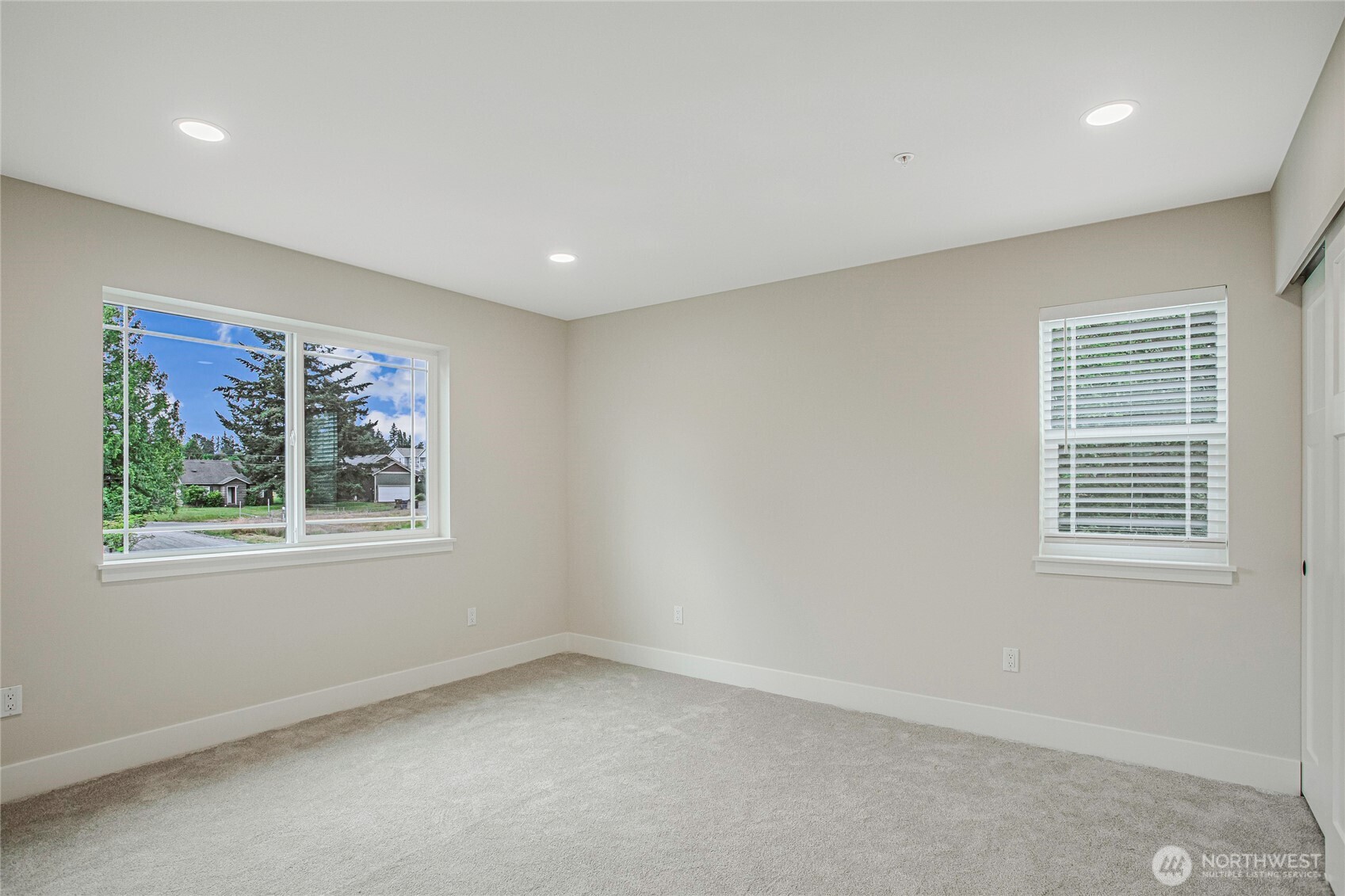 1402 E 51st Street Property Photo 13