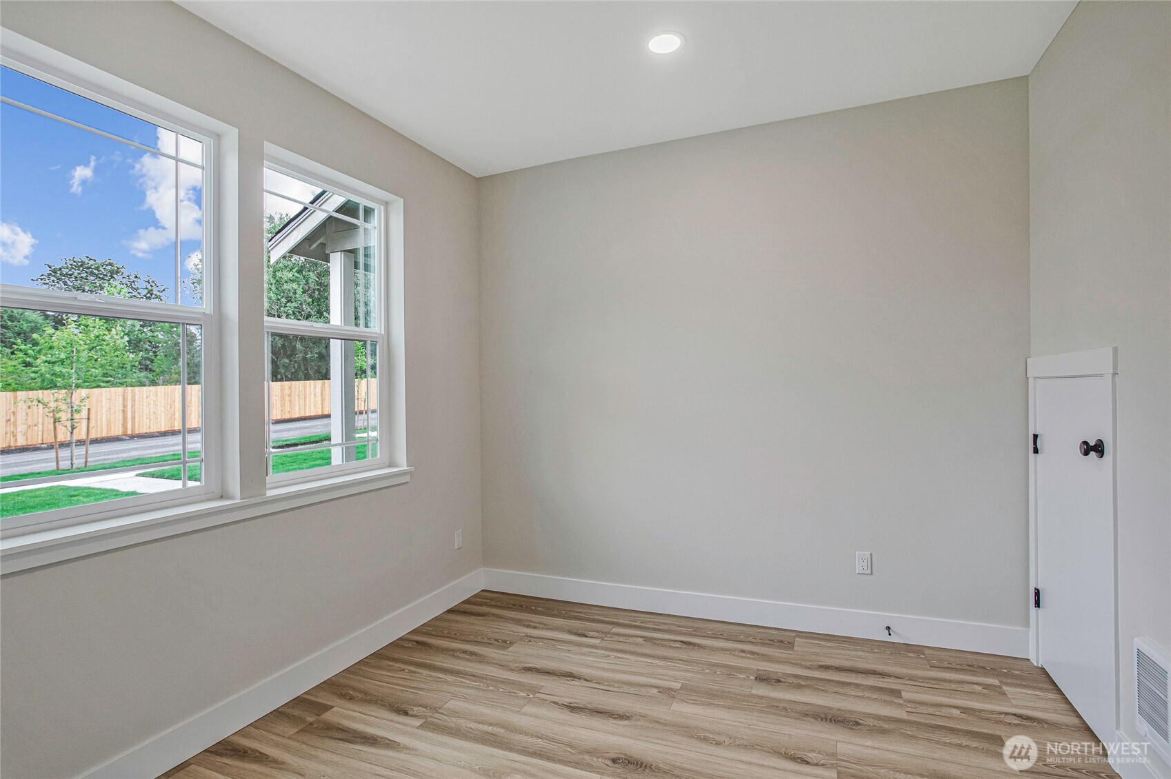 1402 E 51st Street Property Photo 13