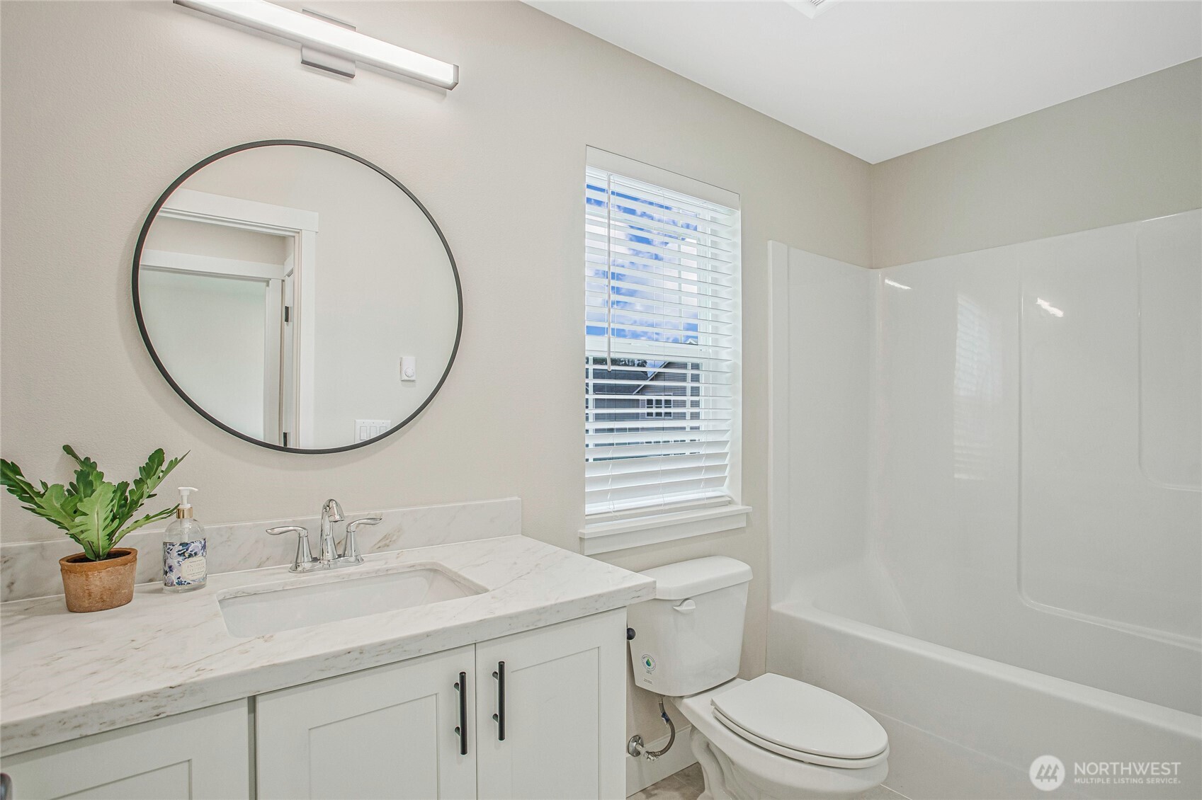 1402 E 51st Street Property Photo 18