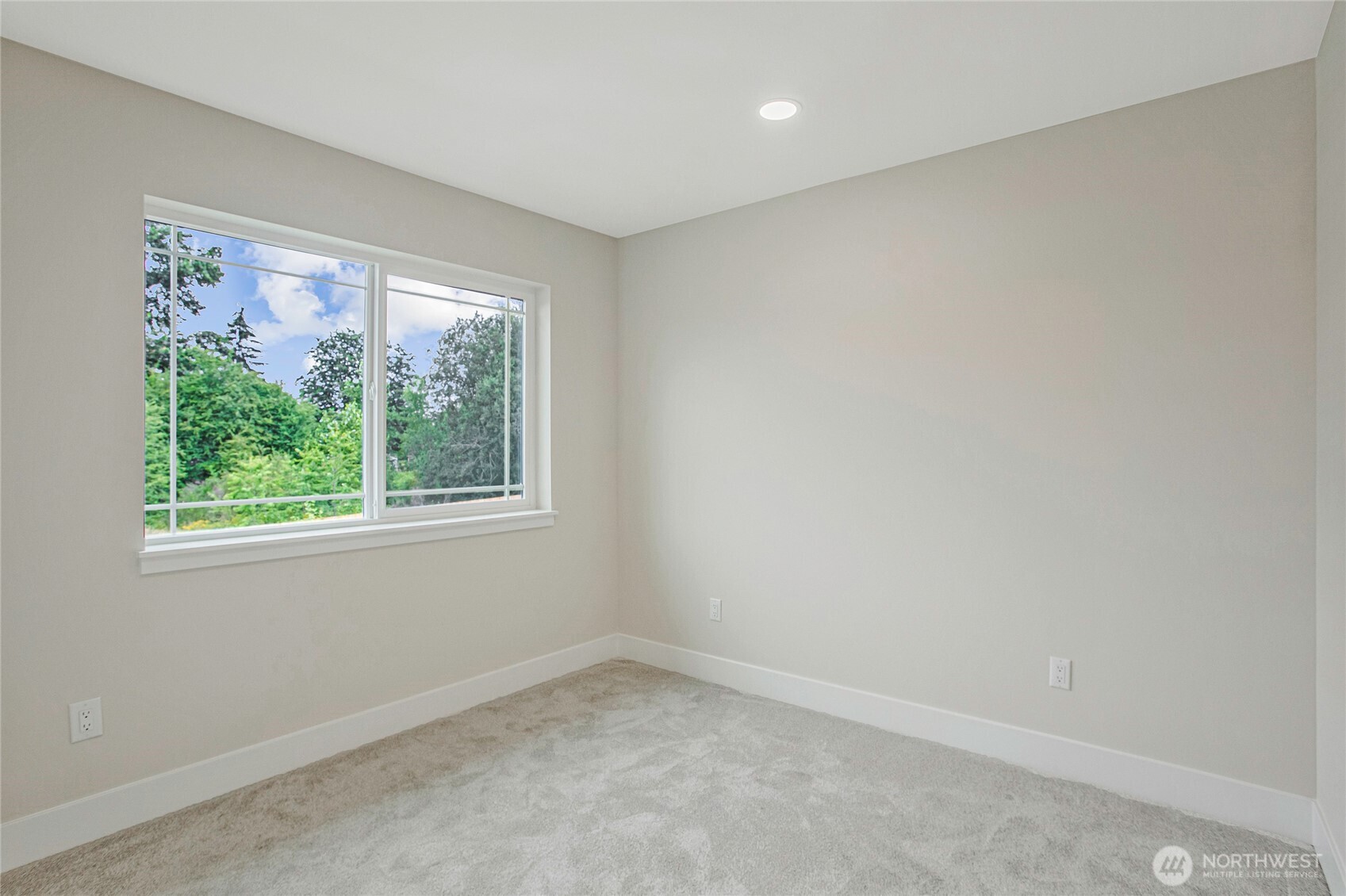 1402 E 51st Street Property Photo 21