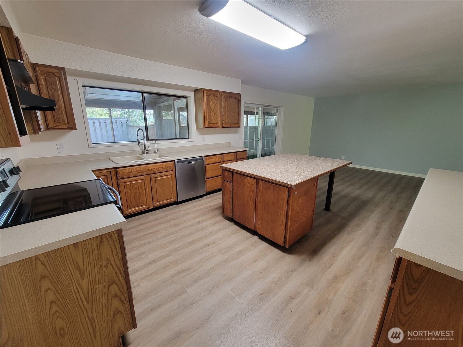 111 Ne Briggadun Drive Property Photo 6