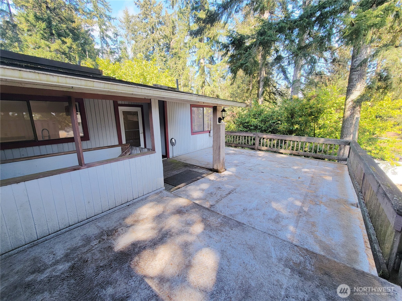 111 Ne Briggadun Drive Property Photo 7