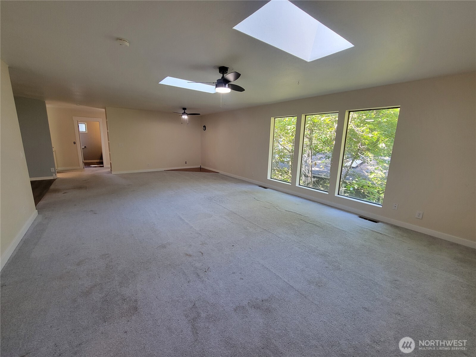 111 Ne Briggadun Drive Property Photo 8