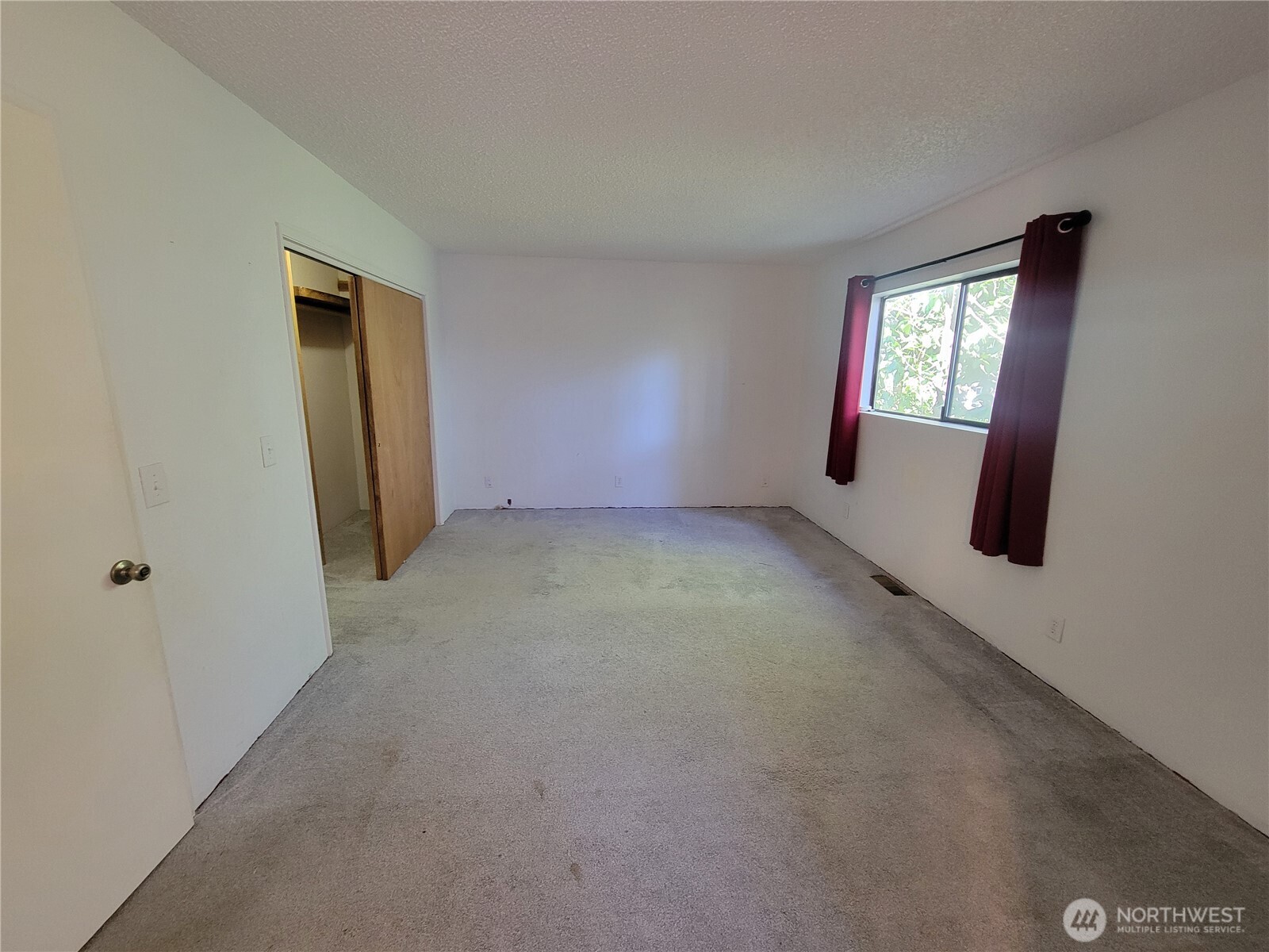 111 Ne Briggadun Drive Property Photo 10