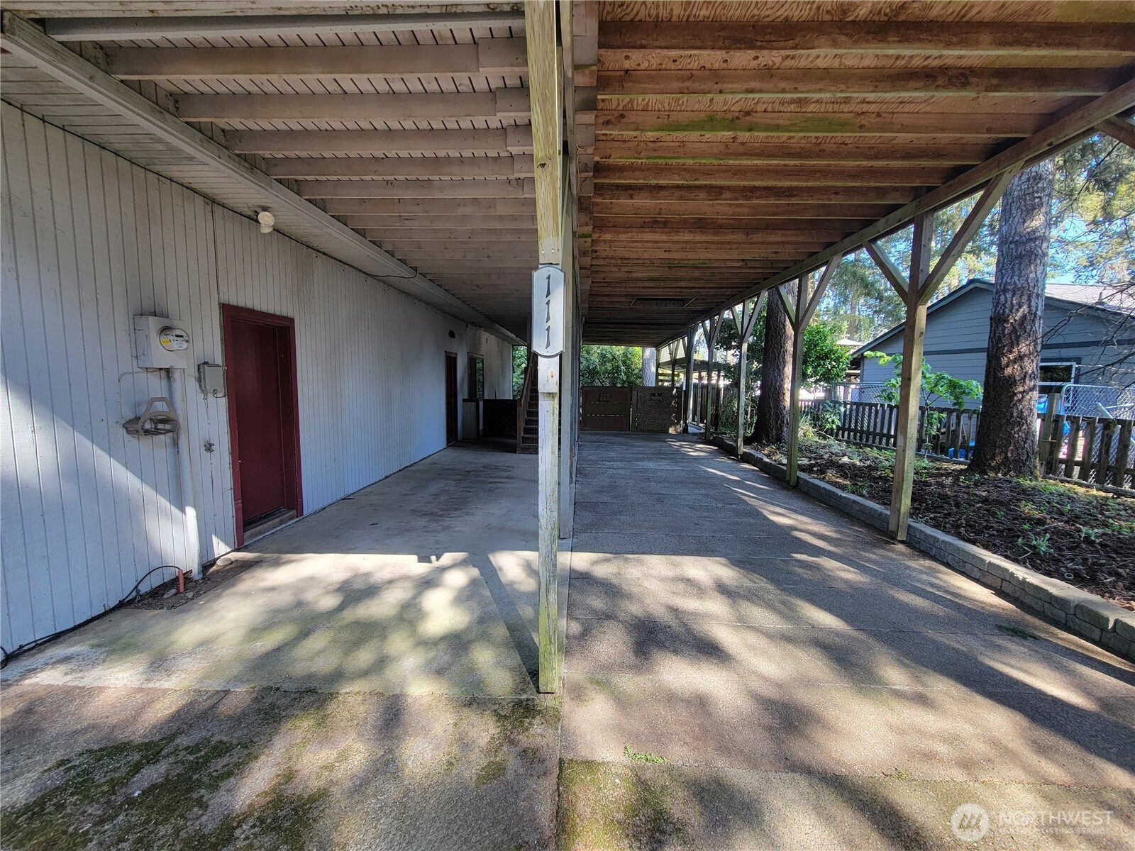 111 Ne Briggadun Drive Property Photo 16