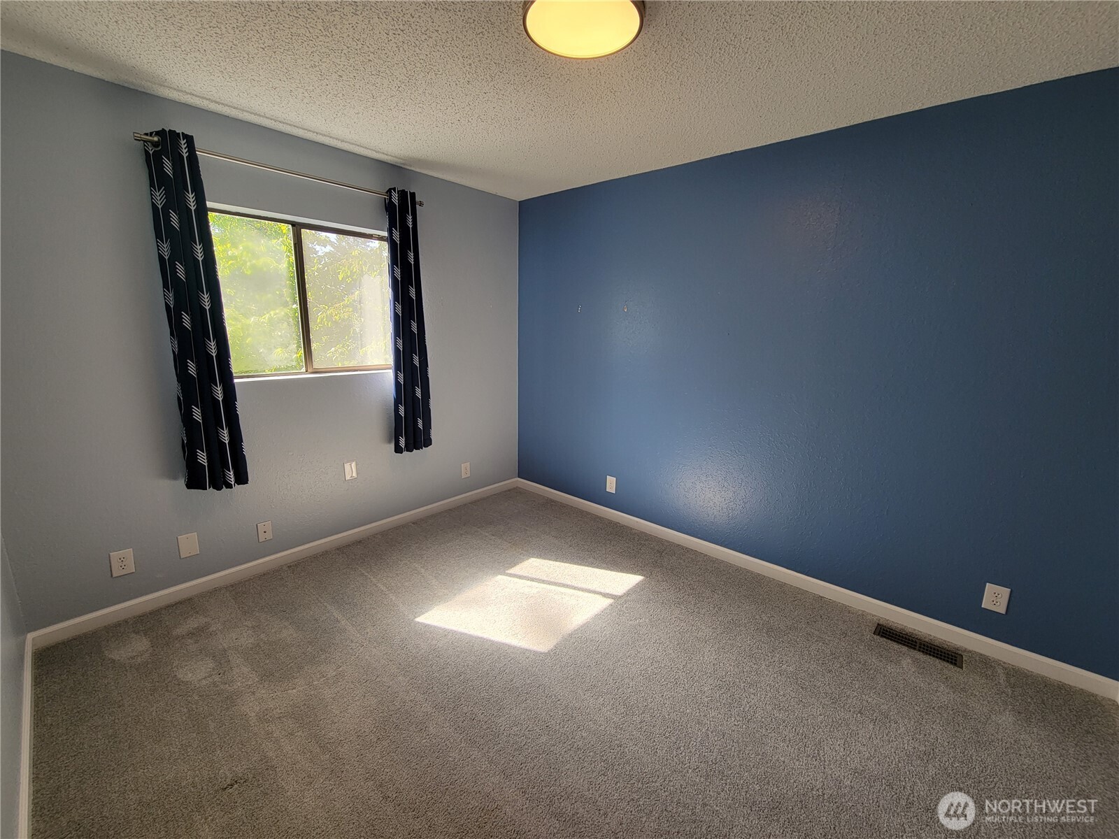 111 Ne Briggadun Drive Property Photo 17