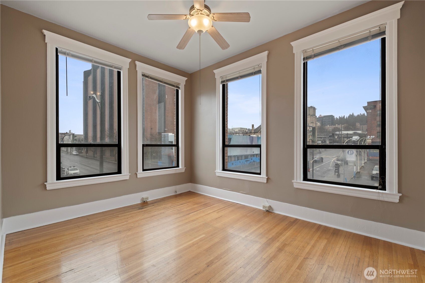 176 S Howard Street Property Photo 18