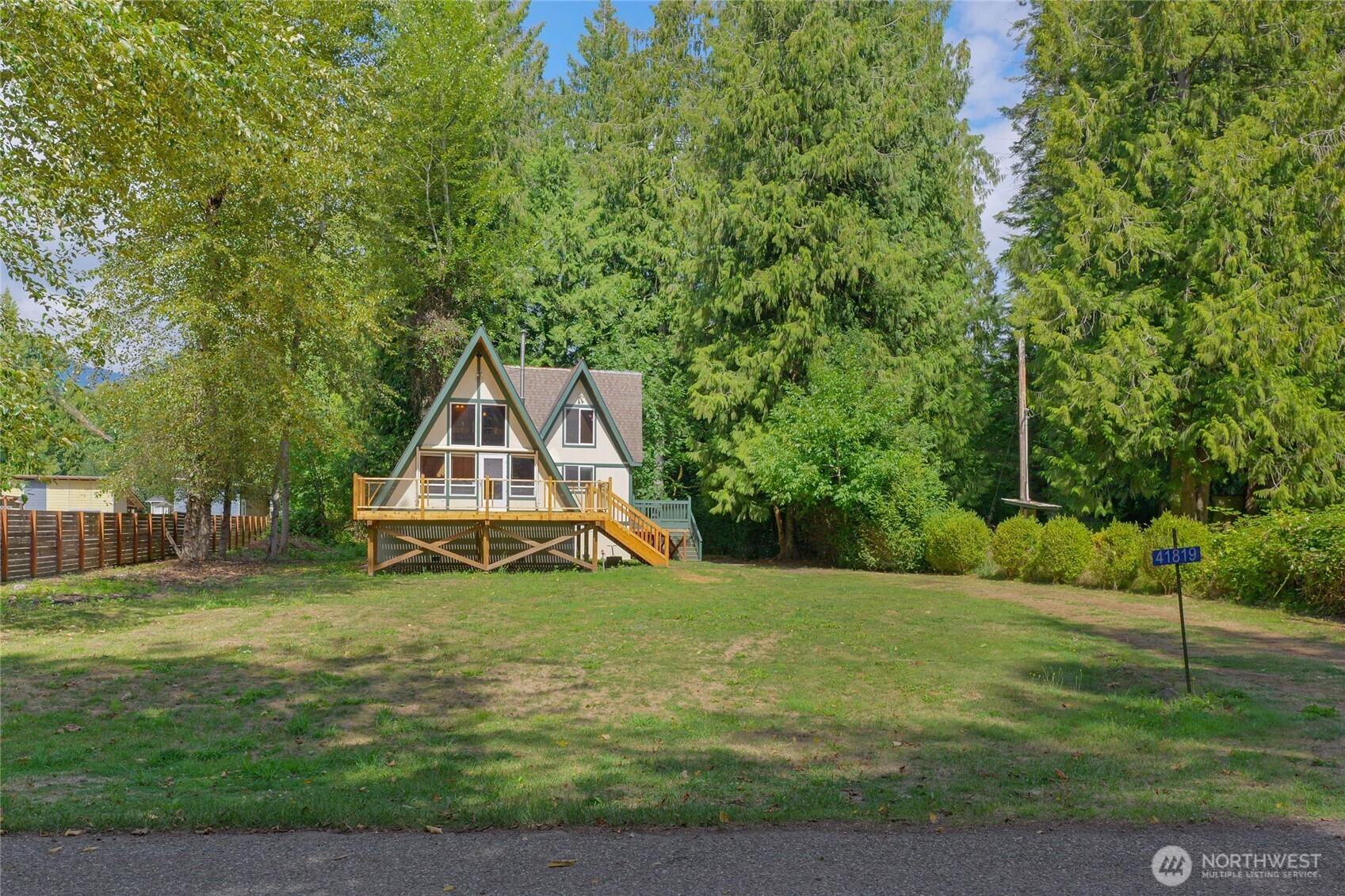 41819 S Shore Drive Property Photo 5