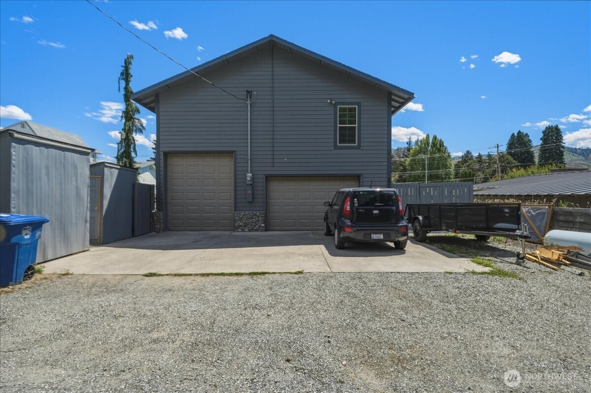 330 W Highland Avenue Property Photo 3