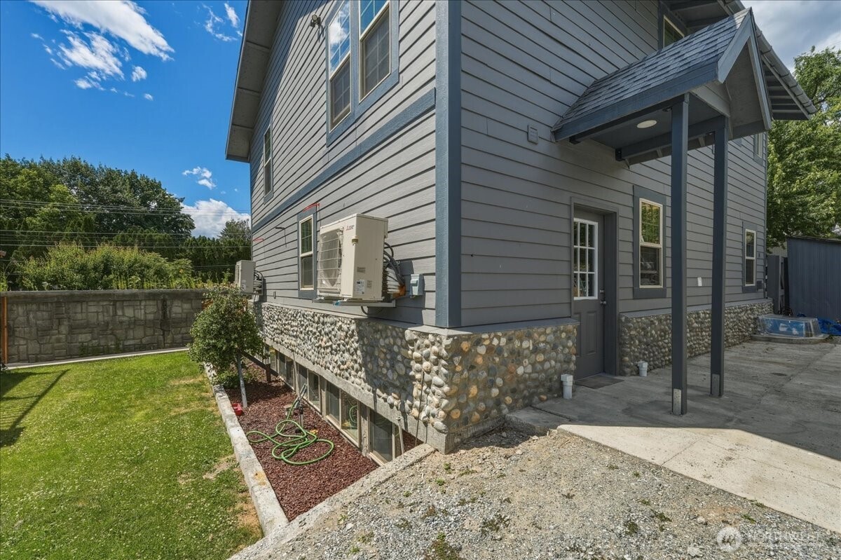 330 W Highland Avenue Property Photo 4