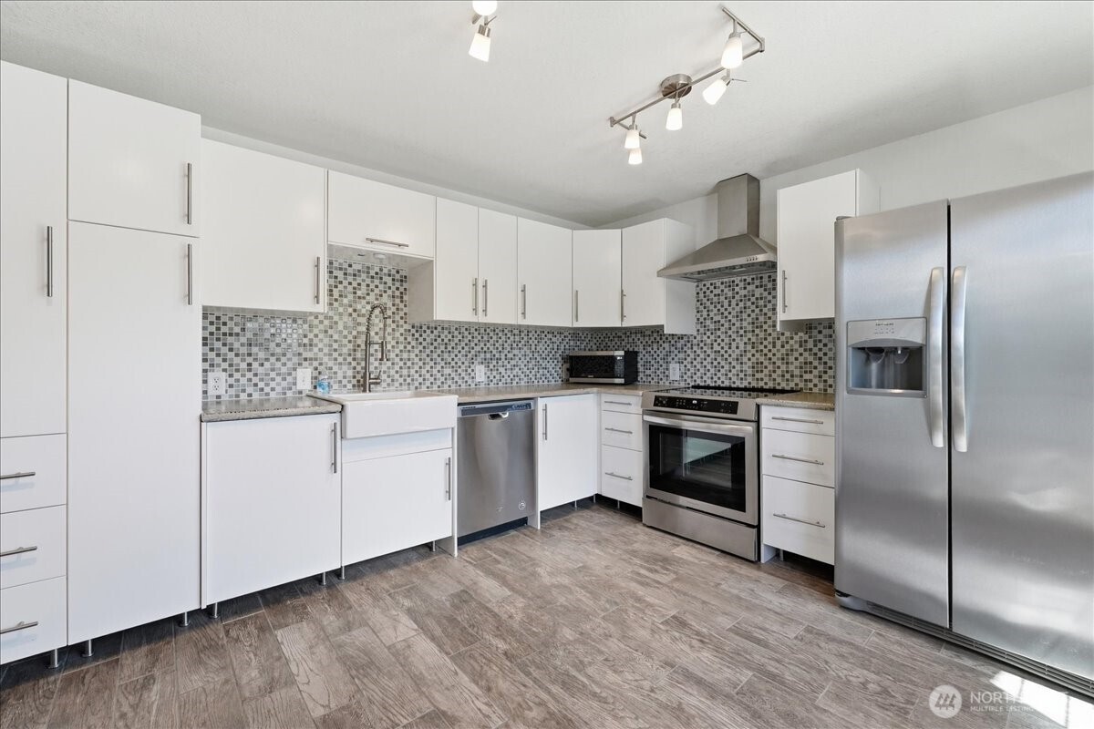 330 W Highland Avenue Property Photo 5