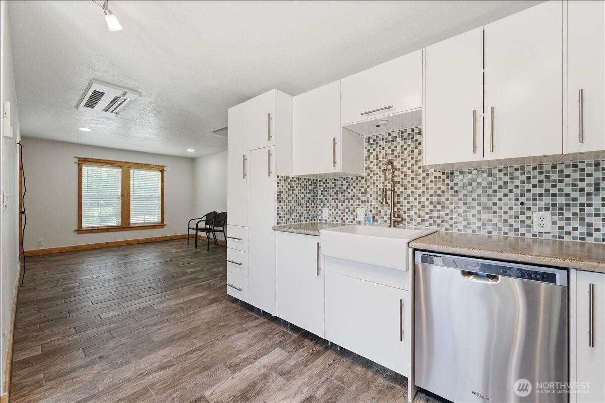 330 W Highland Avenue Property Photo 7