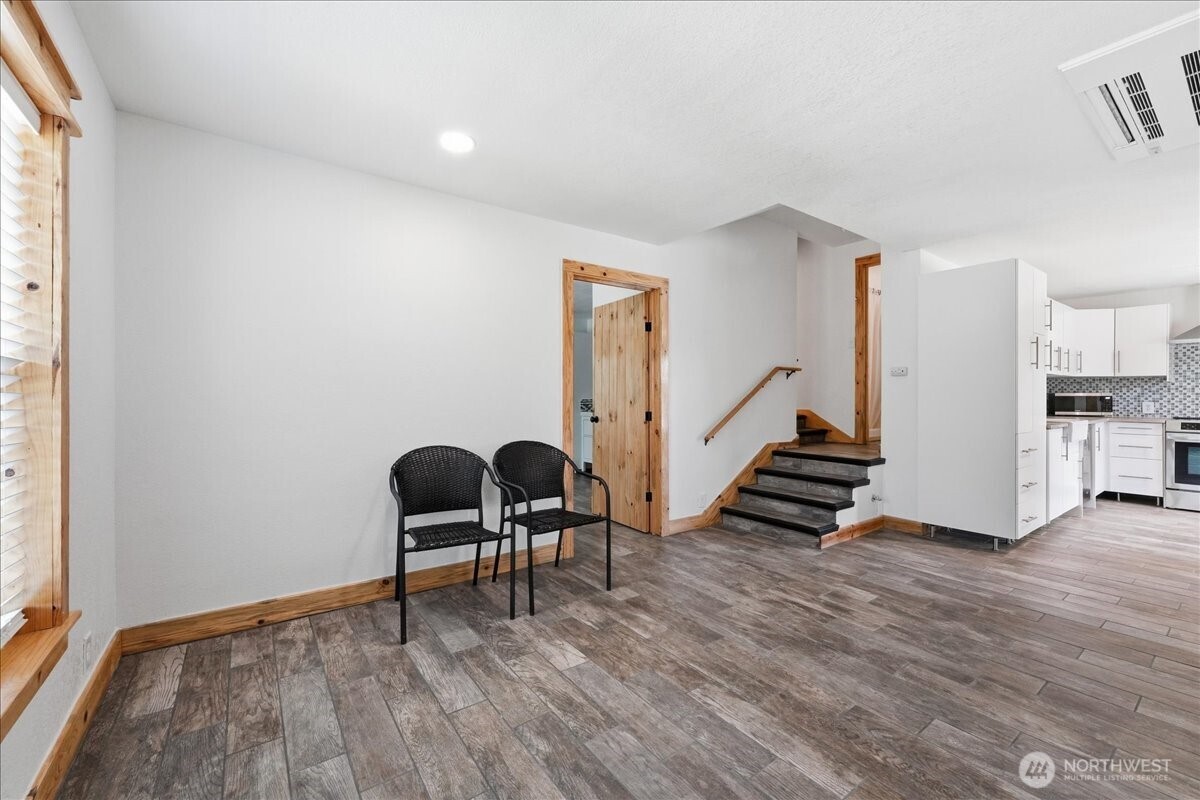 330 W Highland Avenue Property Photo 8