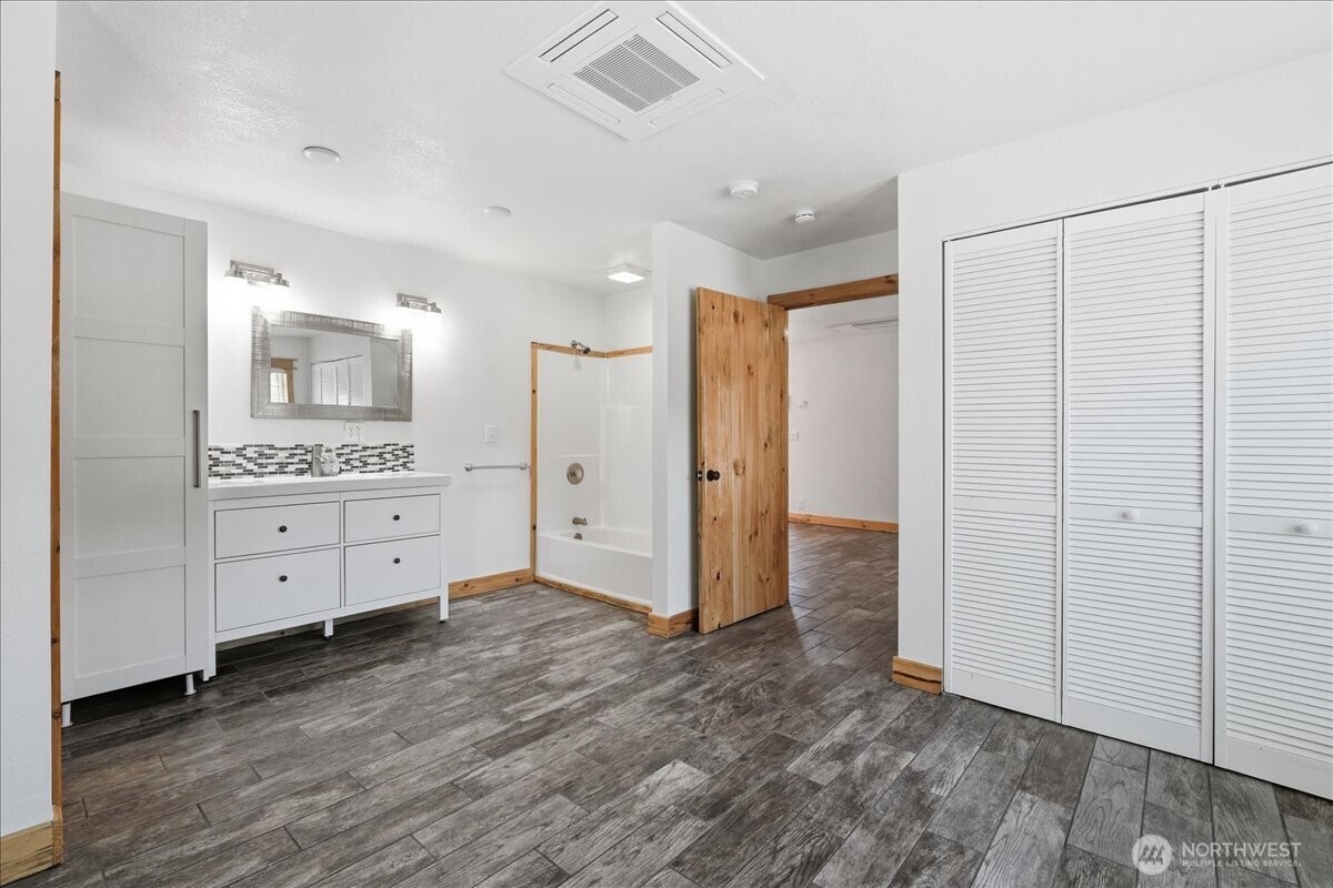 330 W Highland Avenue Property Photo 9