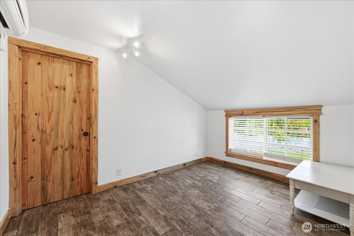 330 W Highland Avenue Property Photo 12