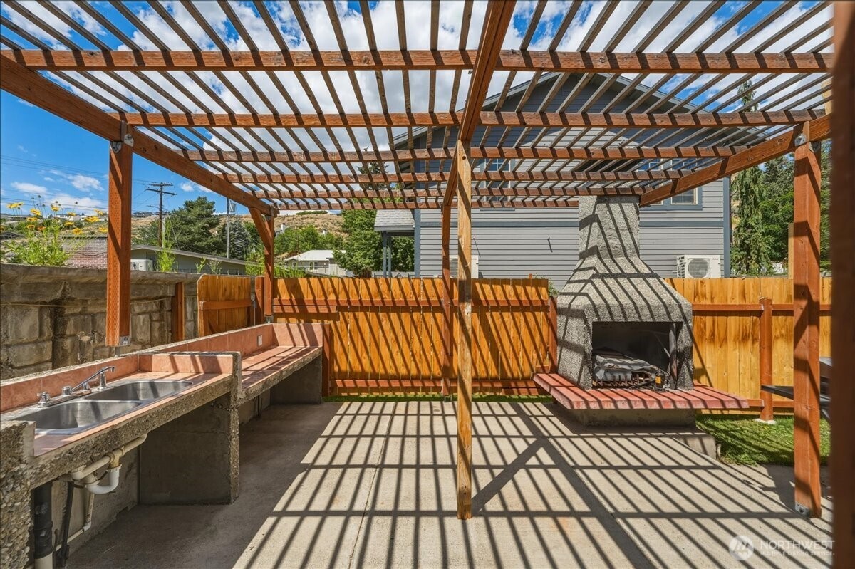 330 W Highland Avenue Property Photo 17