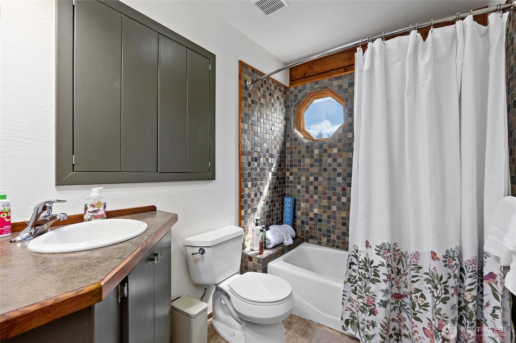 1350 E Webb Hill Road Property Photo 16