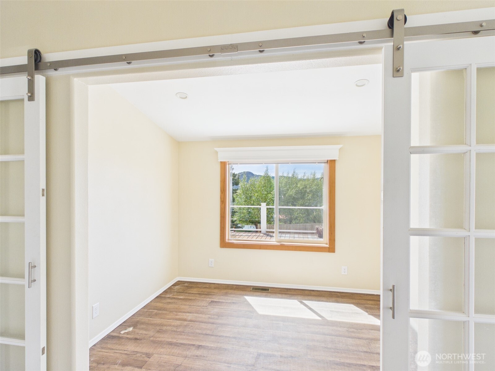 220 Center Road Property Photo 5