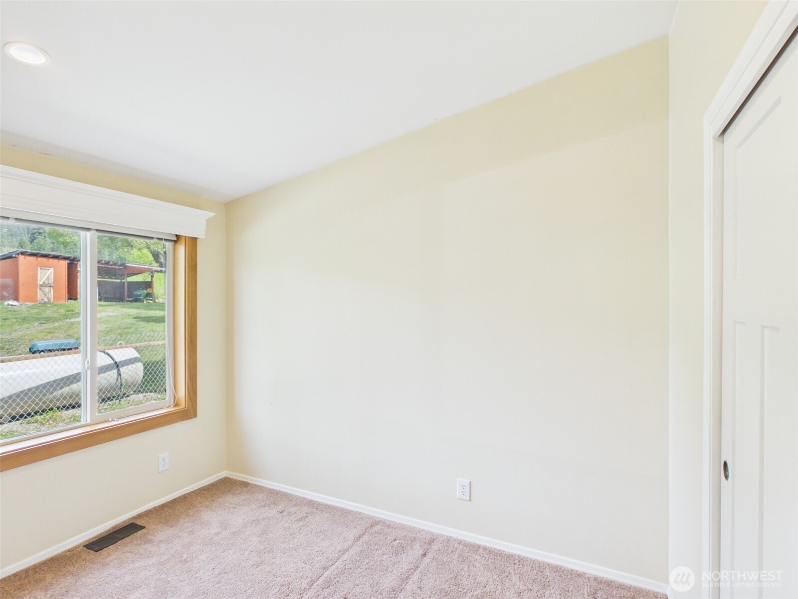 220 Center Road Property Photo 8