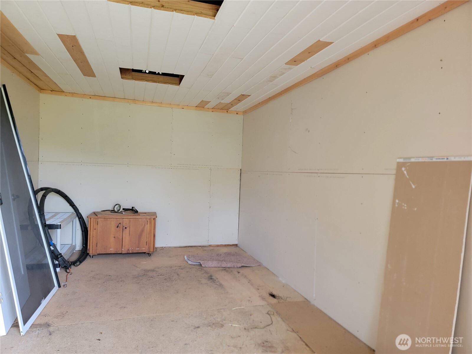 220 Center Road Property Photo 24