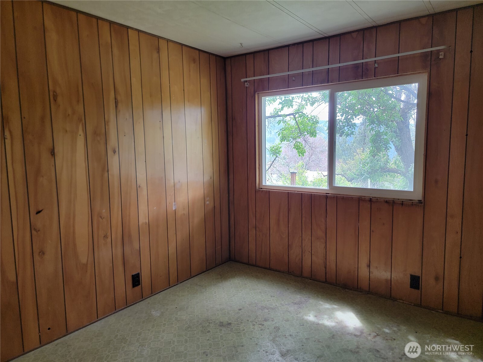 220 Center Road Property Photo 35