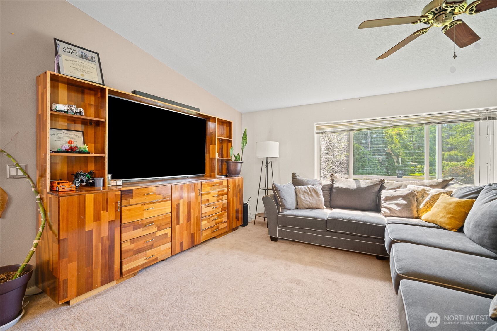 4230 Cody Road Property Photo 8