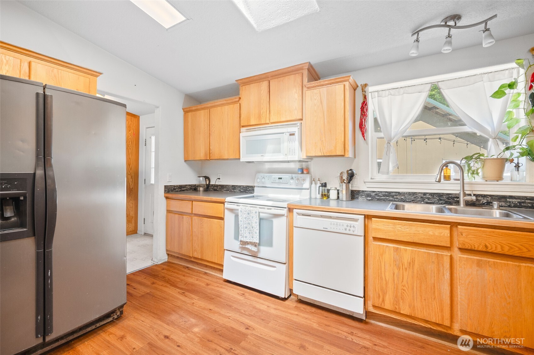 4230 Cody Road Property Photo 12