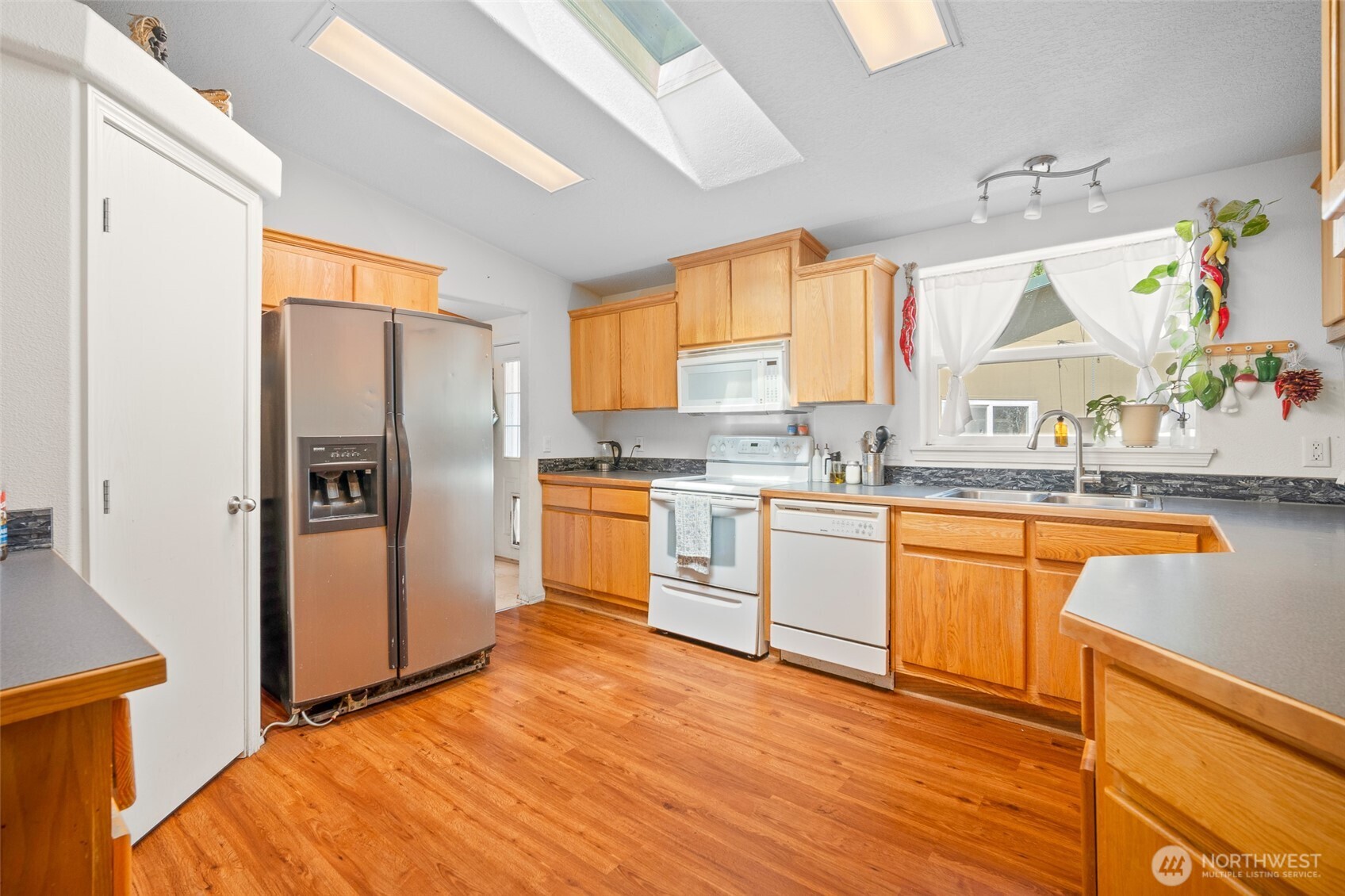 4230 Cody Road Property Photo 14